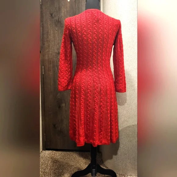 Women's Dress Sweater Cable-Knit V-Neck. - Picture 3 of 7